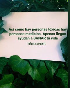 Así como hay personas tóxicas hay personas medicina. Apenas llegan ayudan a sanar tu vida