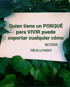 Quien tiene un porqué para vivir puede soportar cualquier cómo