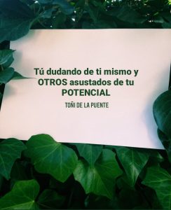 Tu dudando de ti mismo y otros asustados por tu potencial